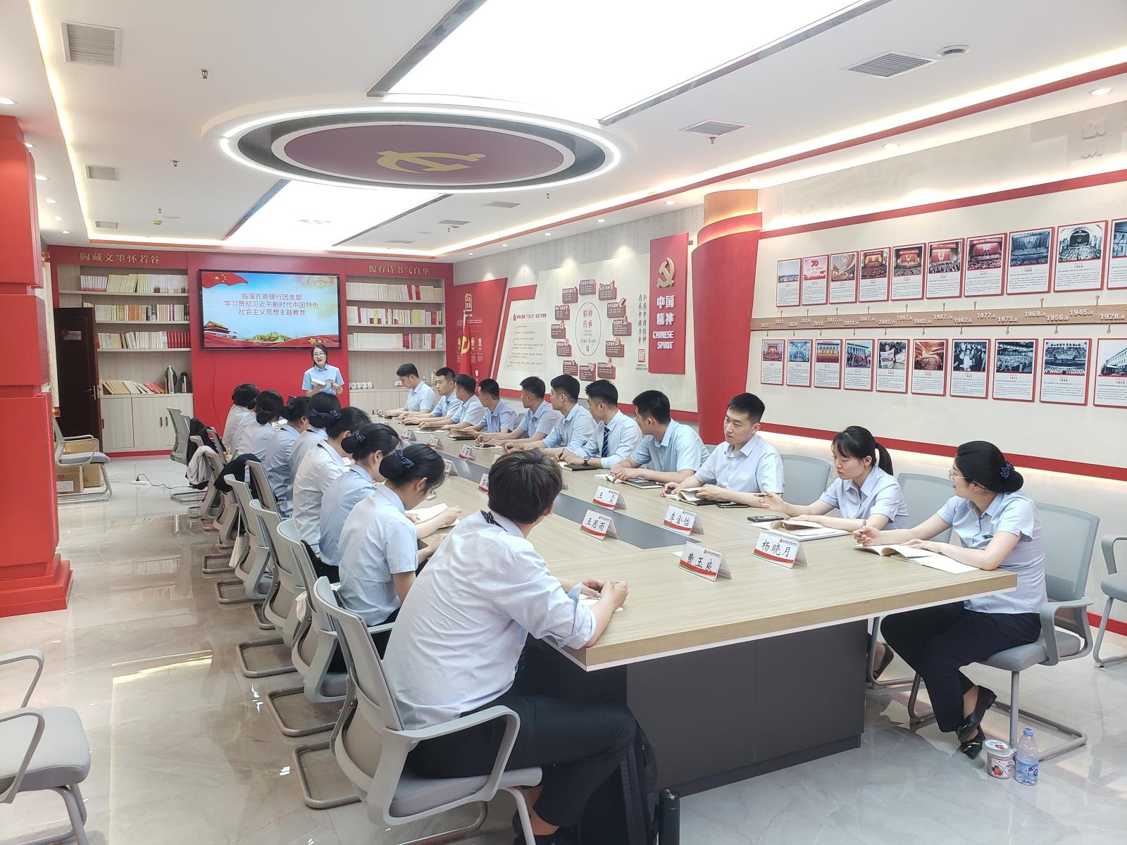 图1：开展学习习近平新时代中国特色社会主义思想专题团课.jpg