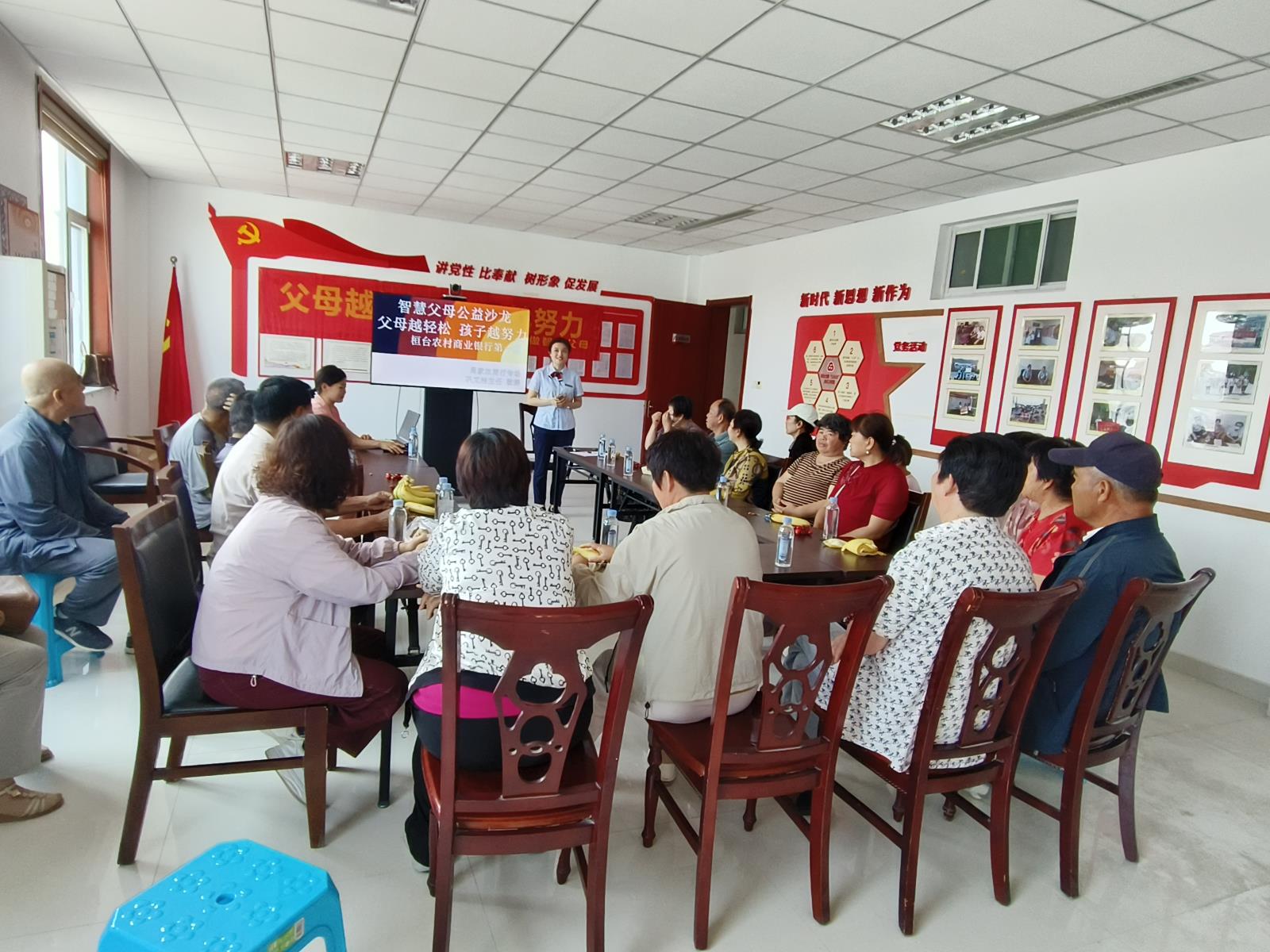 桓台农商银行场景化家庭教育课现场2.jpg