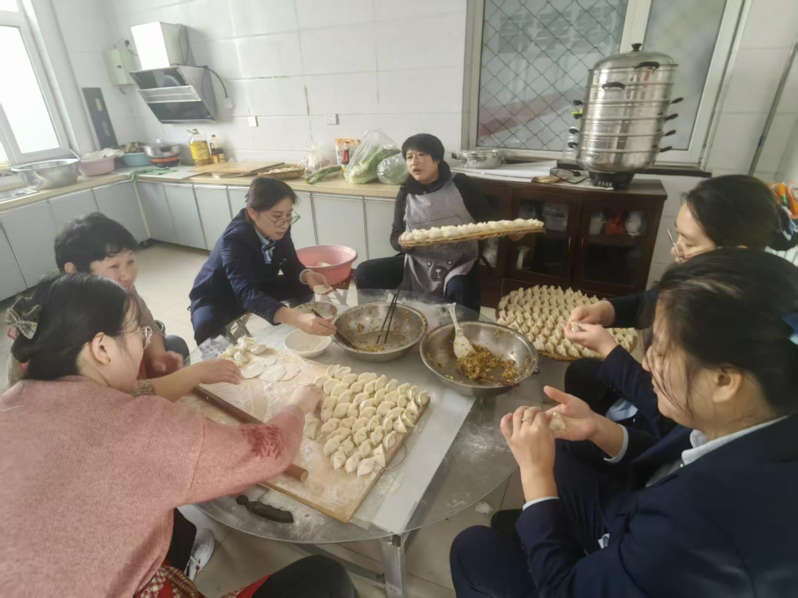 包水饺送饺子.jpg 包水饺送饺子.jpg